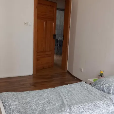 Monteurwohnung Bei Nina 1ogr 자이츠